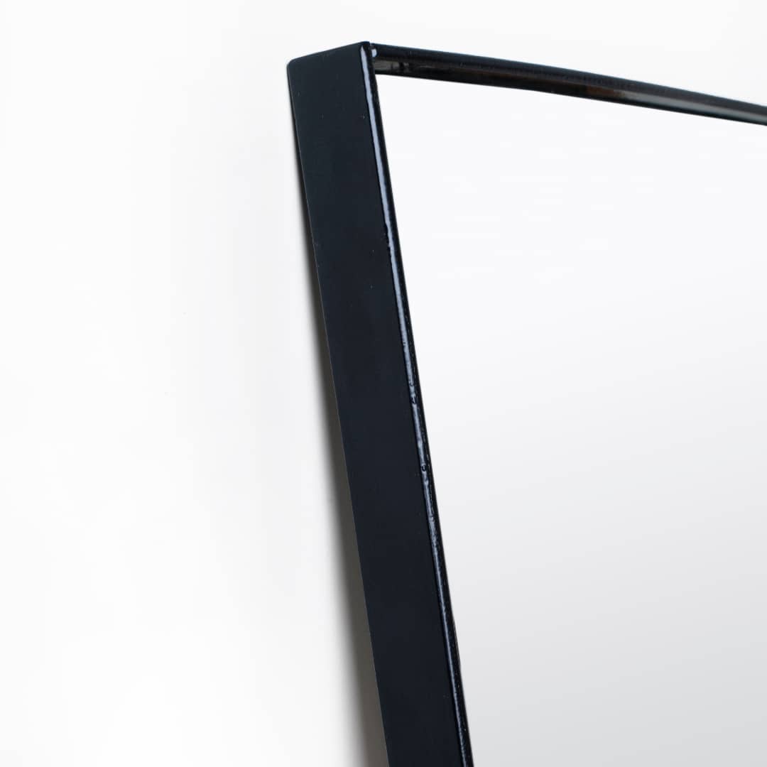 Straight edge frame in black of a full length Mirror